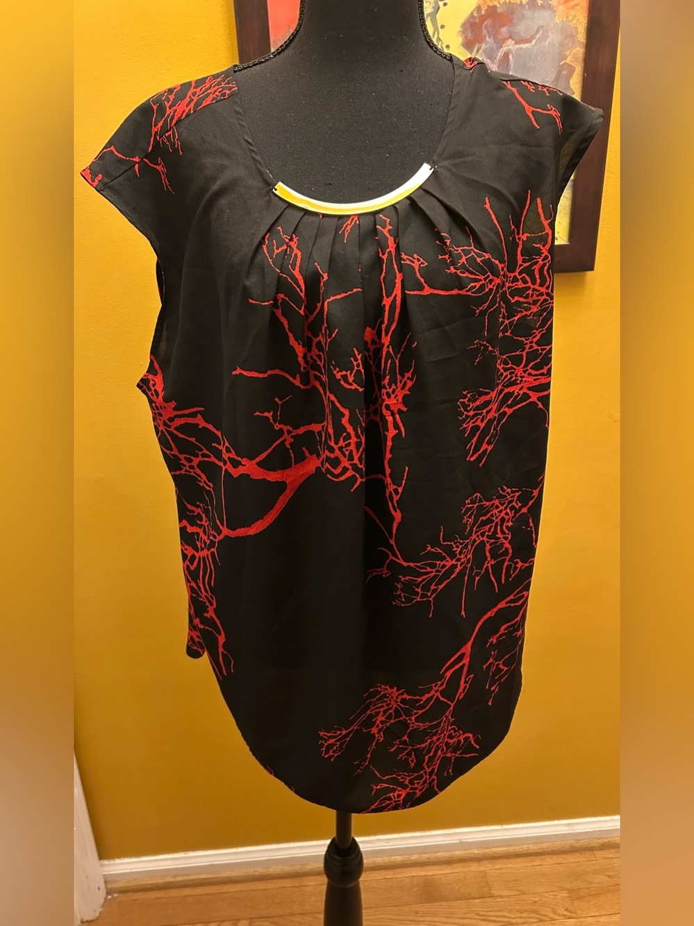 New York & Co Black Red Coral Print Gold Hardware Top XL  *read description